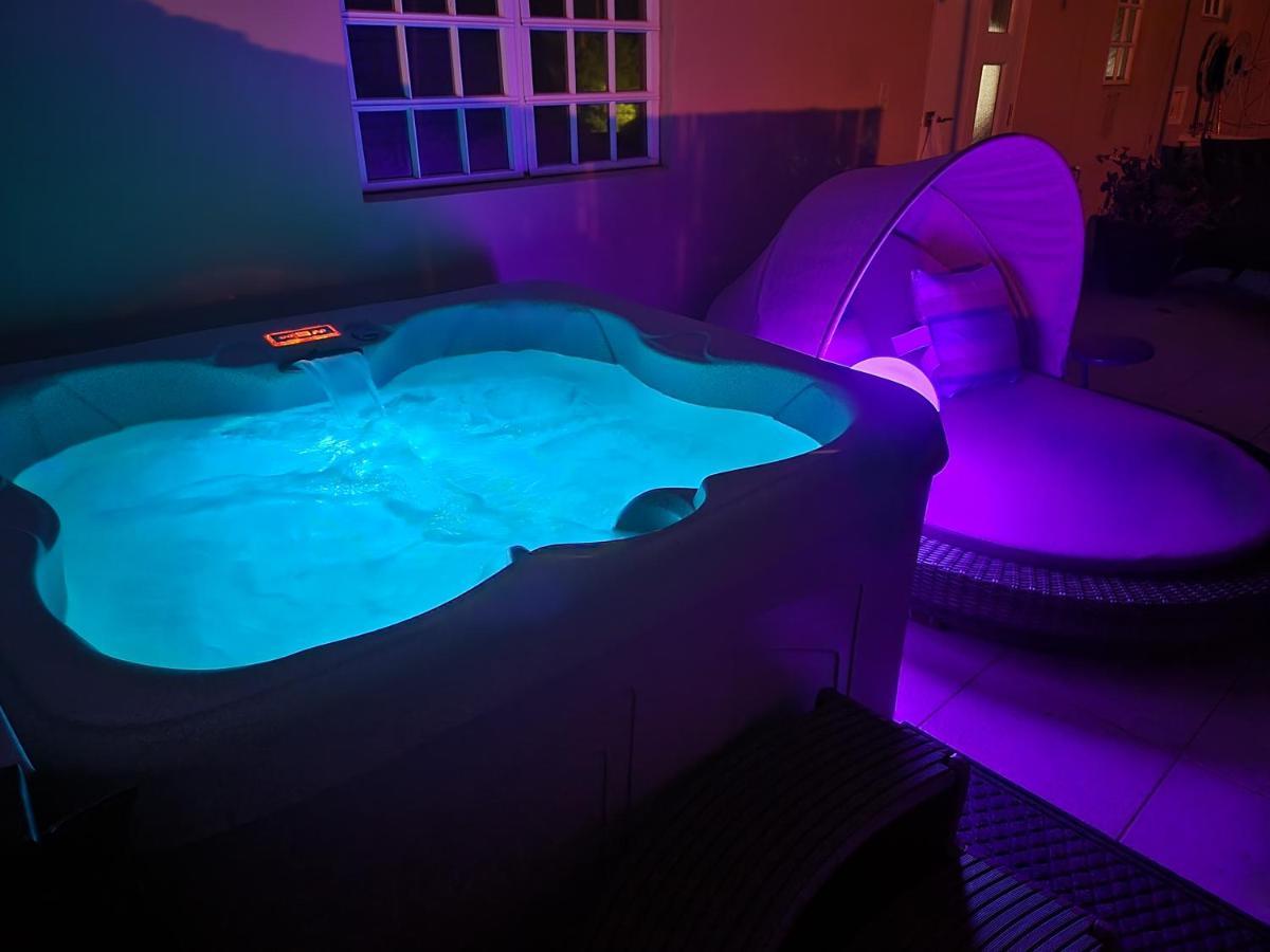 Luxury Retreat With Private Jacuzzi And Mountain Views Free Parking Apartment Ponce Exterior photo